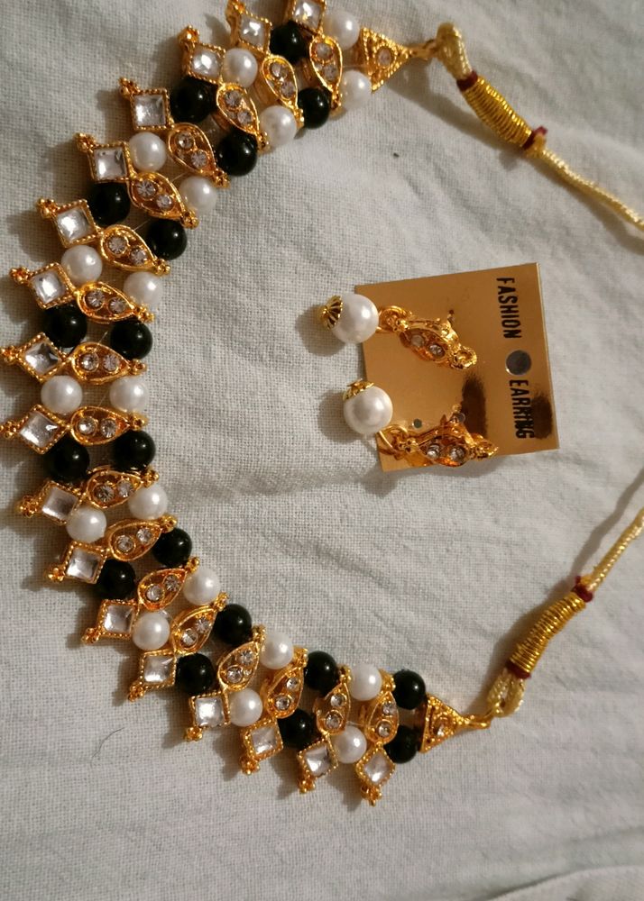 Black And White Pearl Necklace