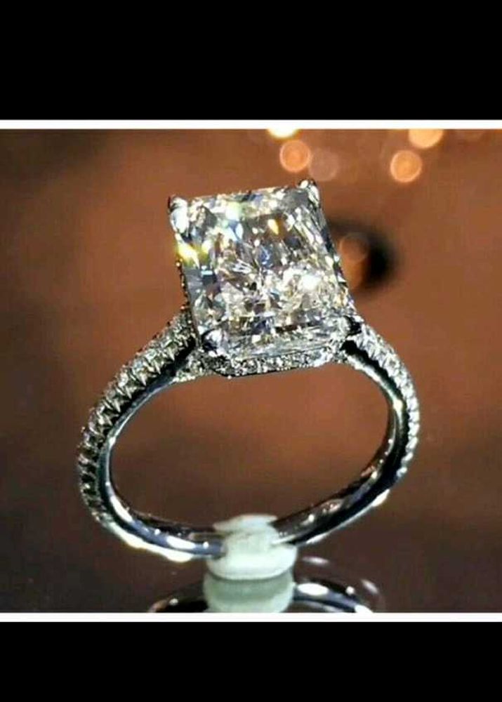 Sparkling Diamond Ring