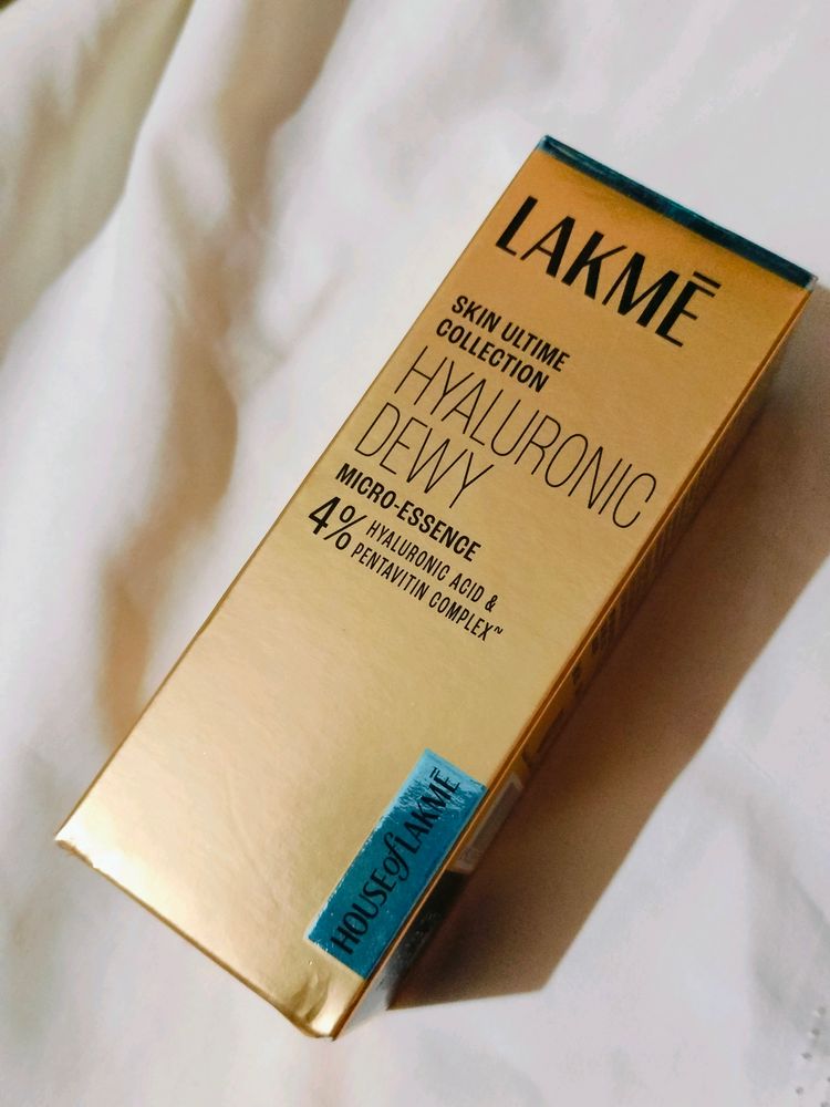 Lakme Hyaluronic Dewy Micro Essence