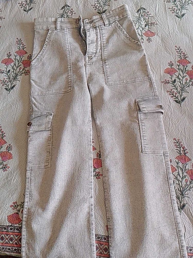 Wide Leg Cargo Jeans