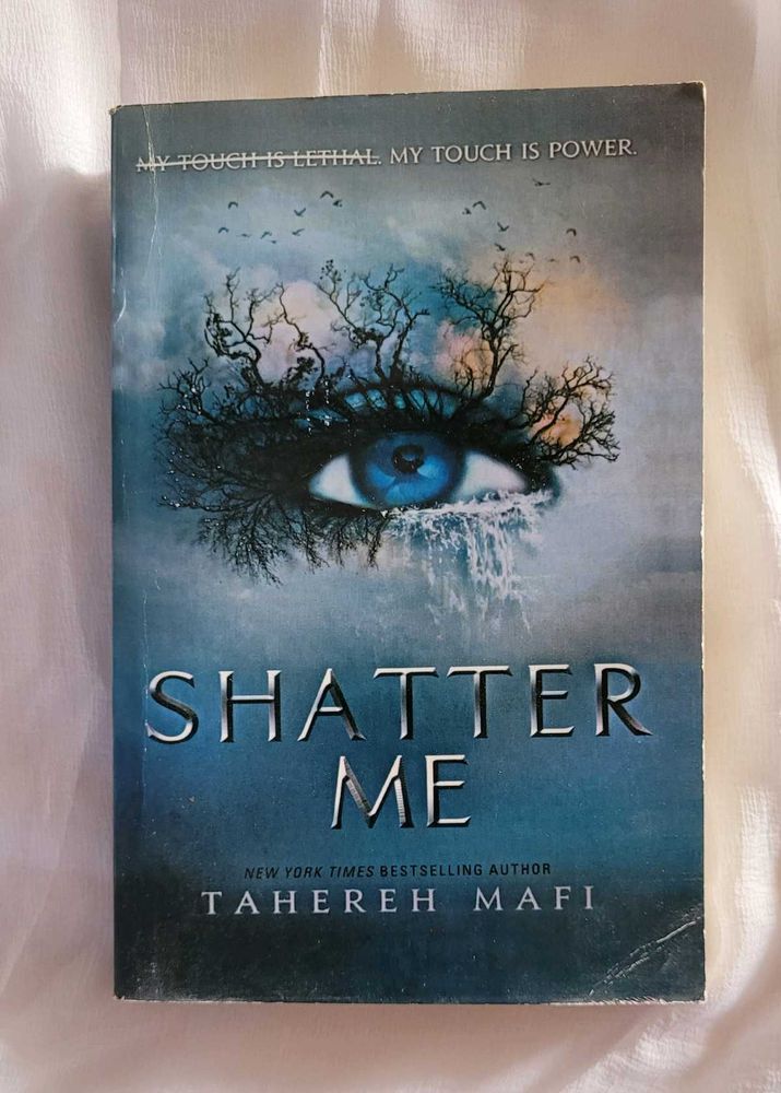 Shatter Me Book. Good Condition