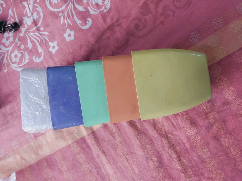 5 Plastic Pot Only 2 Little Bit Used