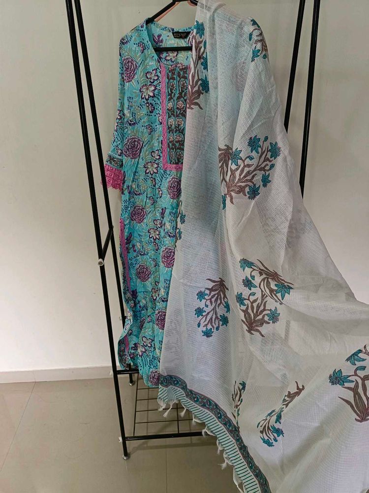 Blue Floral Kurta Set With Duppta