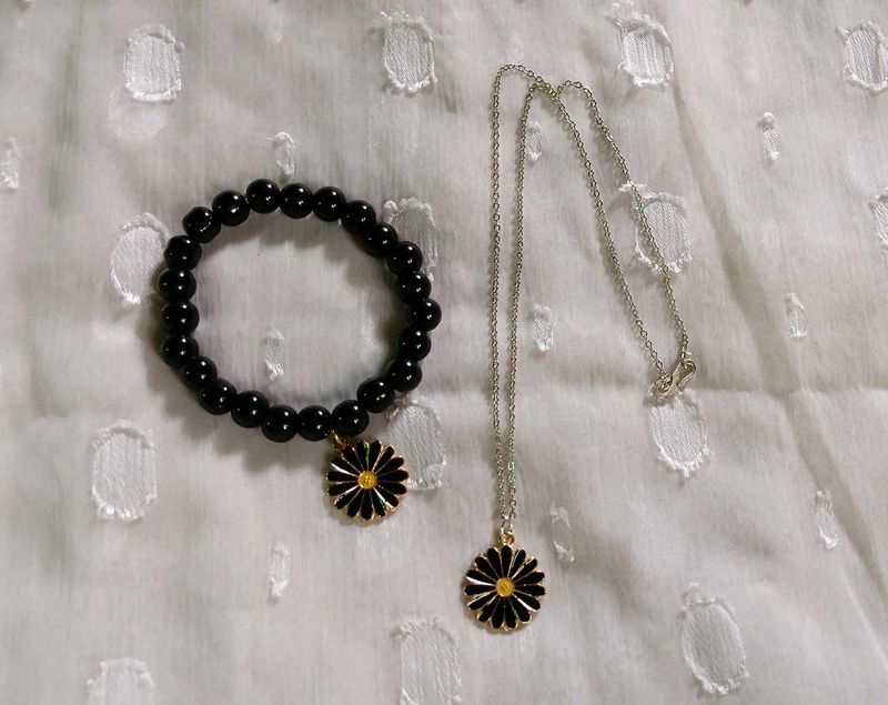 Black Bracelet And Chain Set🖤