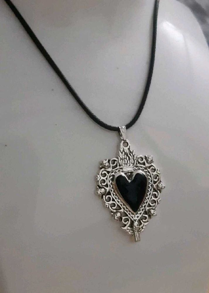 Gothic Melting Heart Pendant Black