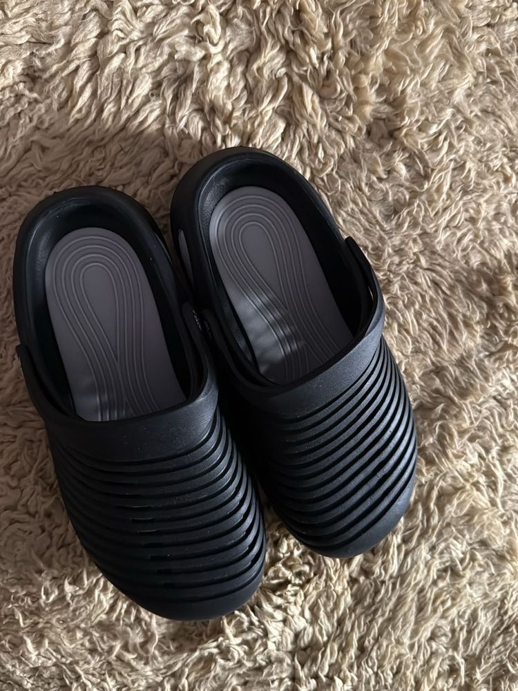 Black Crocs