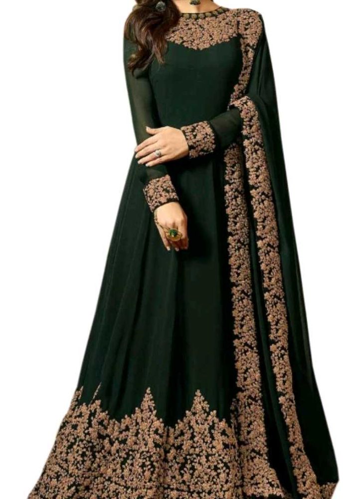 beutiful gown for festive wear