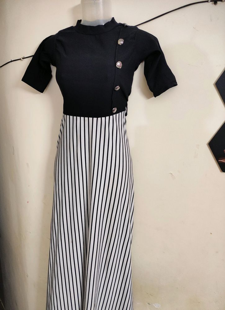 Black striped dress with zipper