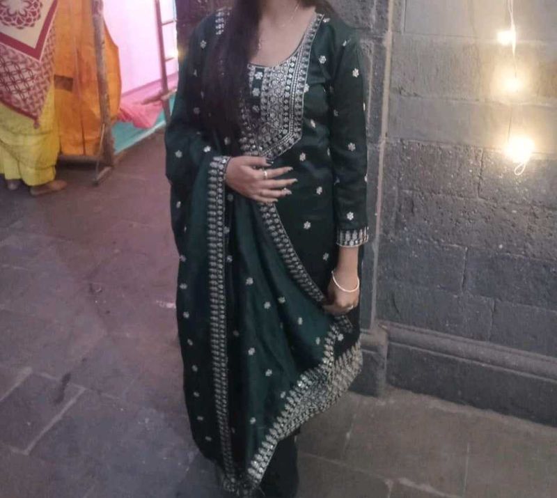 Elegant Green Embroidered Kurta Set