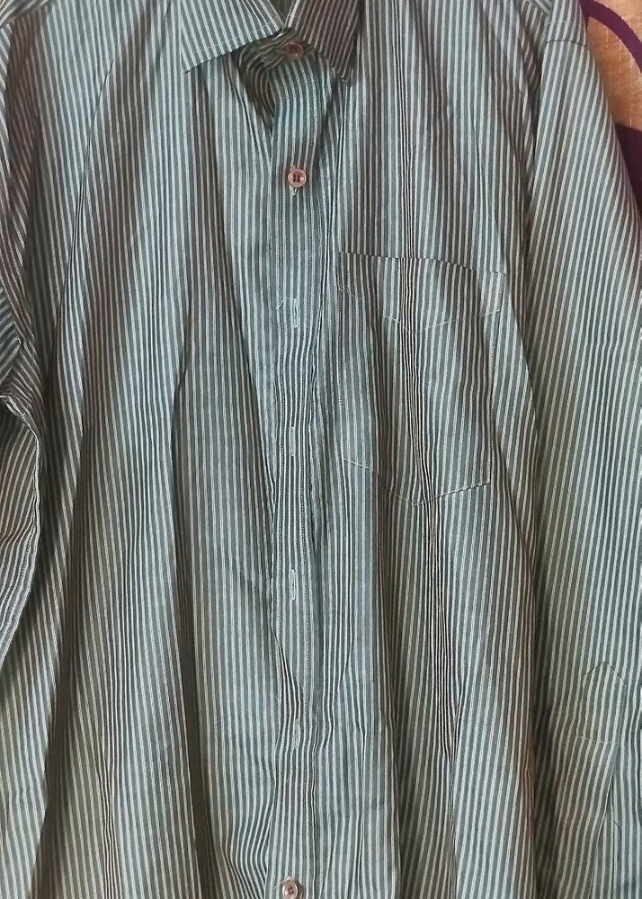 A Formal office wearing shirt