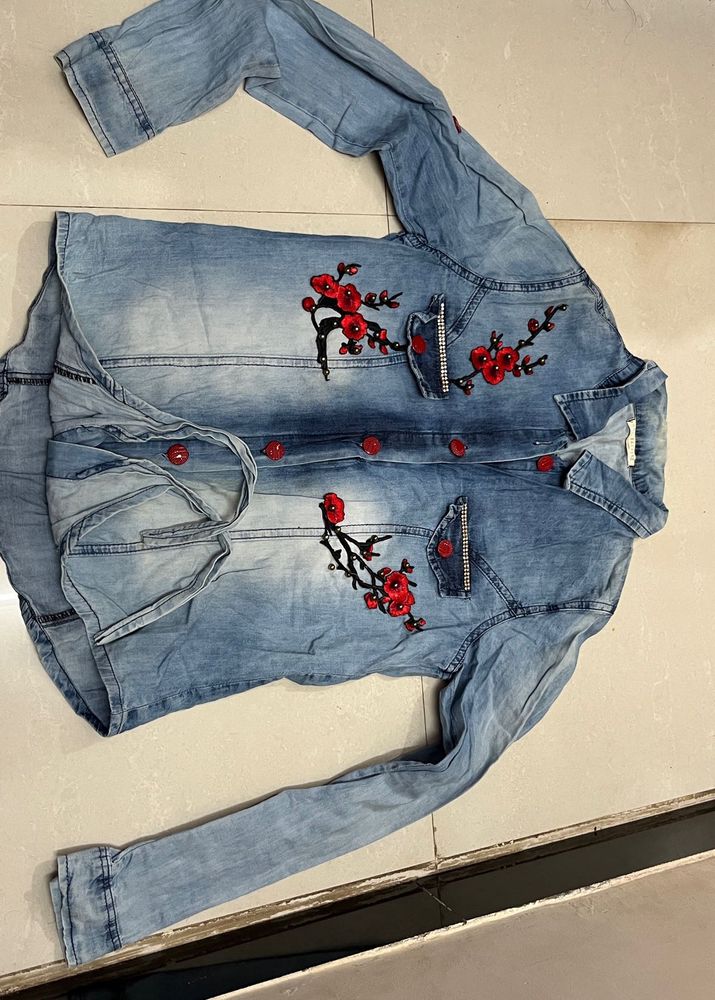 Western T-shirt. Size- S. Contrasting And Ravening