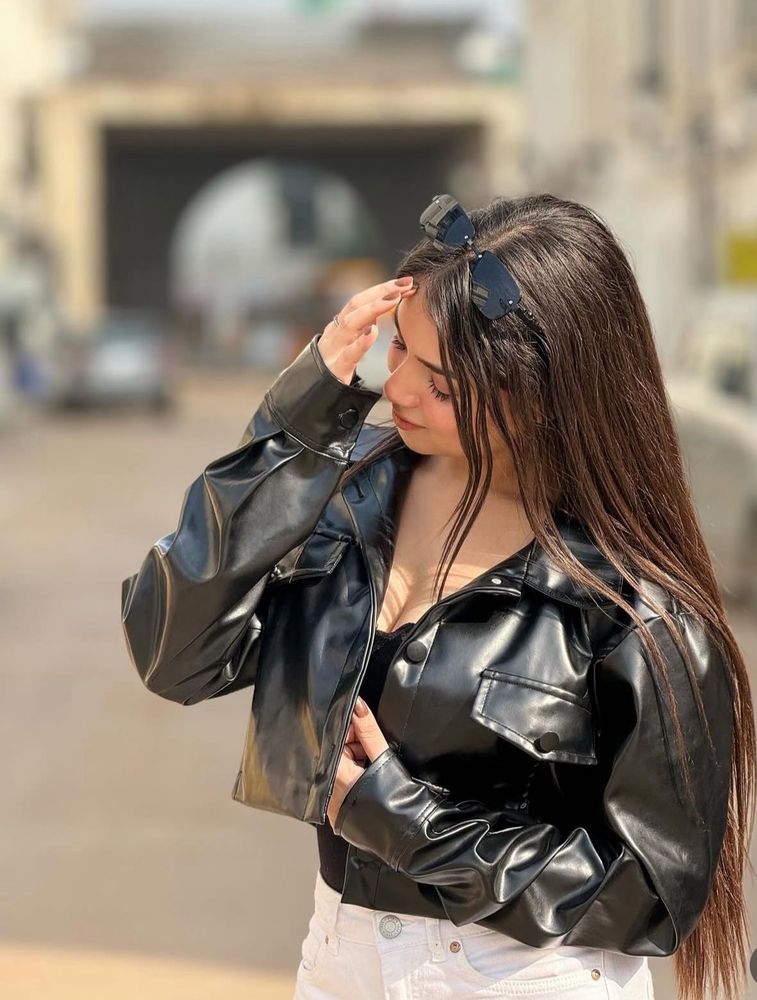 Stylish Black Faux Leather Jacket🧥