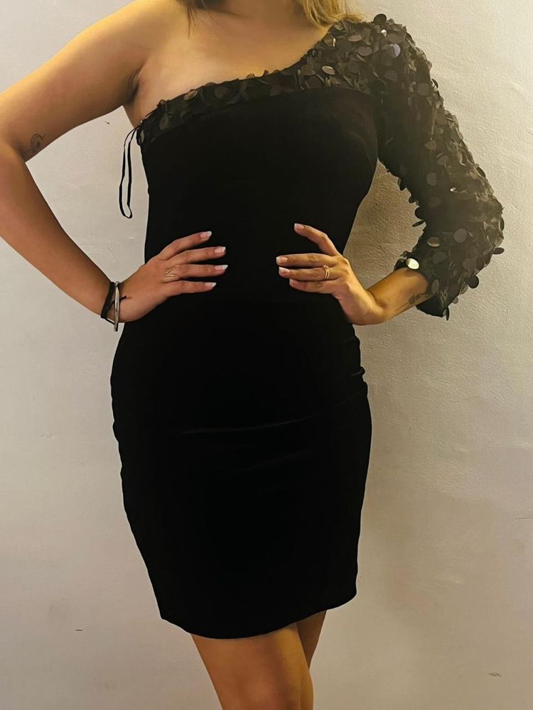 Chic One-Shoulder Mini Dress