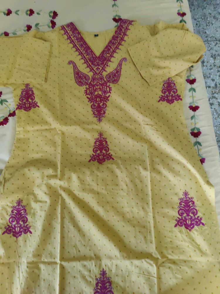 Meena bazaar Embroidered Kurta With Pant