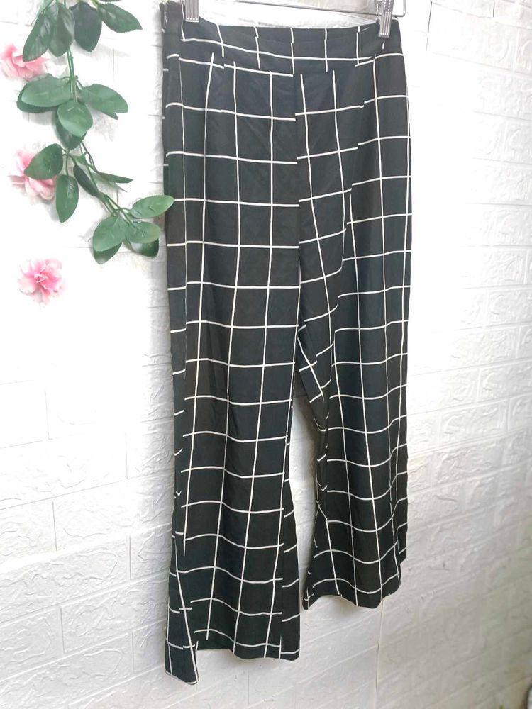 Size 28 To 30 Inches Checkered Wide Leg Pants