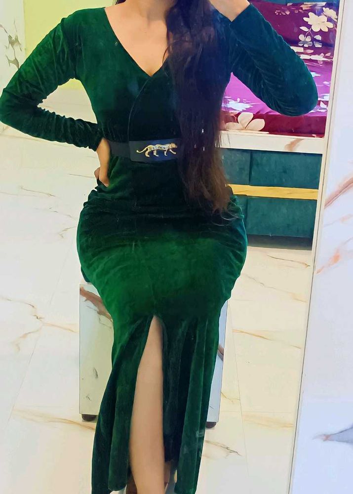 Elegant Emerald Velvet Slit Dress