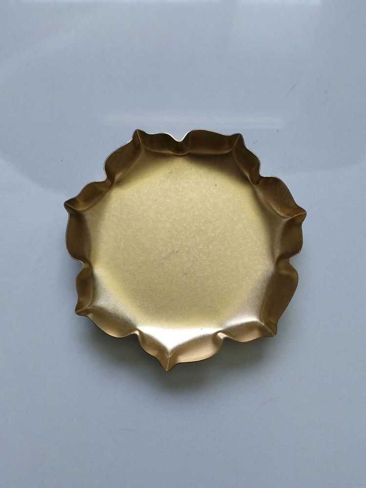 Decorative Gold Plate Urali