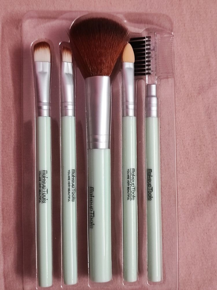 MAKE UP BRUSHES