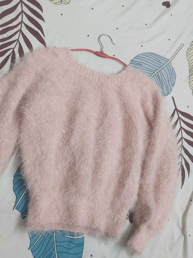 Fluffy cropped Sweater