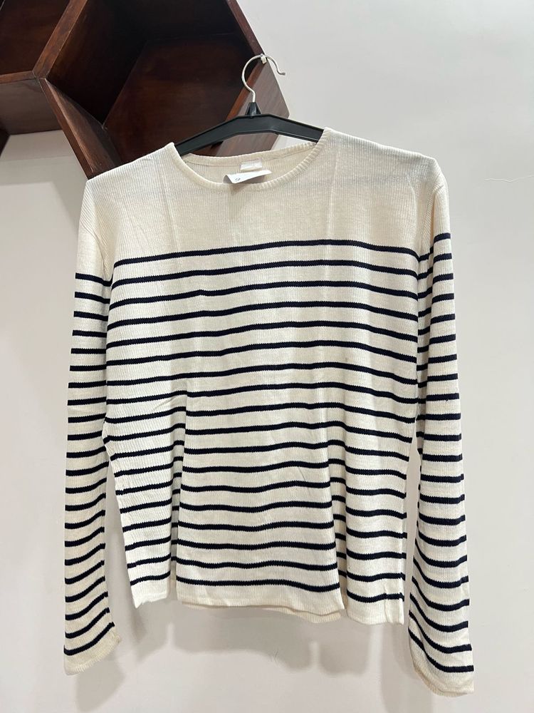 white sweater black Striped