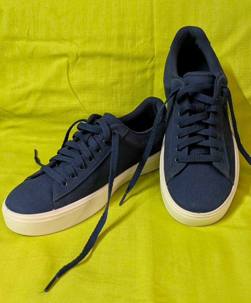 Puma Canvas Sneaker Size 6