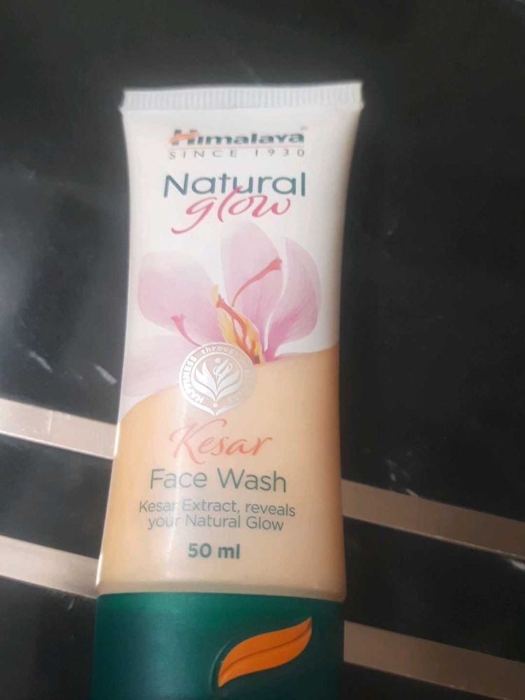 Himalaya Natural Glow Face Wash