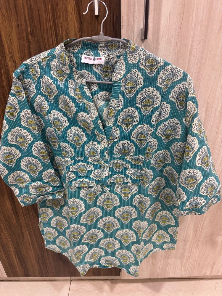 Patterned Women&#39;s Top