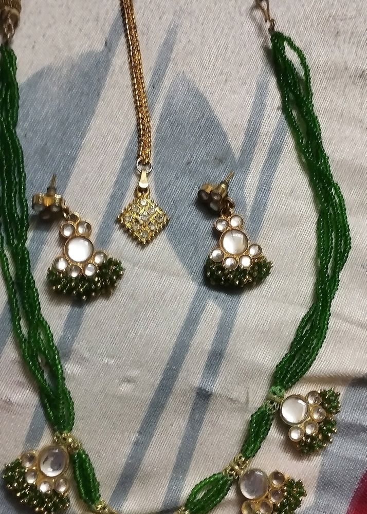 This A Green Colour Jewellery Set....