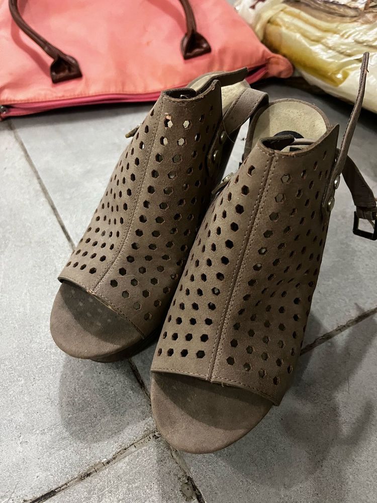 Cute Heeled Sandals