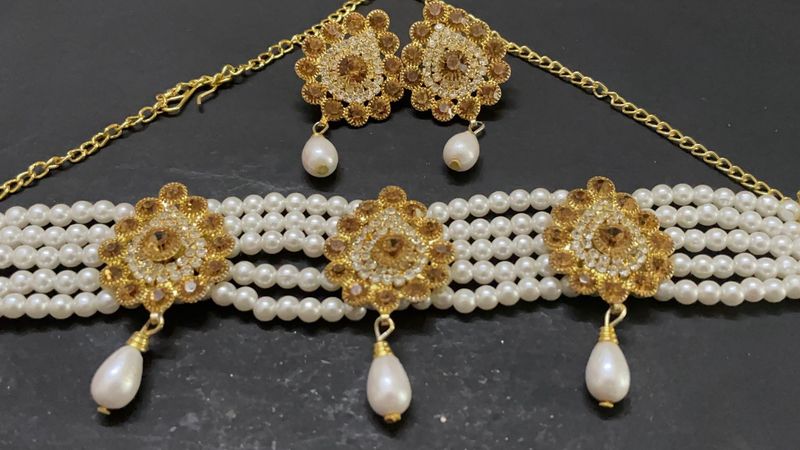 Pearl &amp; Gold Indian Jewelry Set