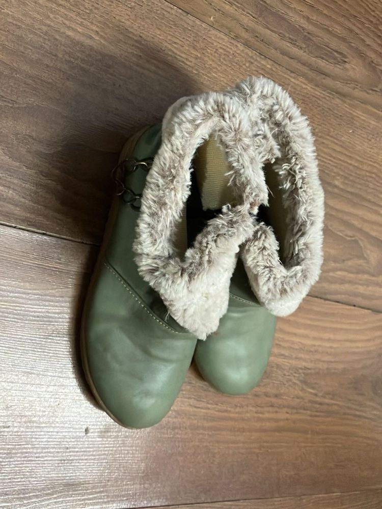 Green Fur Lined Boots size 6-7 years