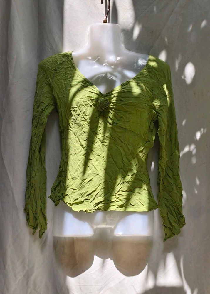 521210. Green Crinkle Top