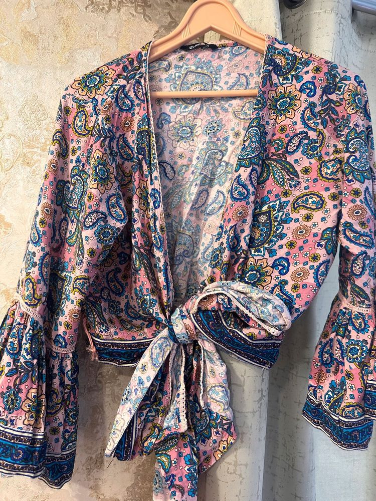 Beautiful Floral Tie Front Top, Bust-38/36