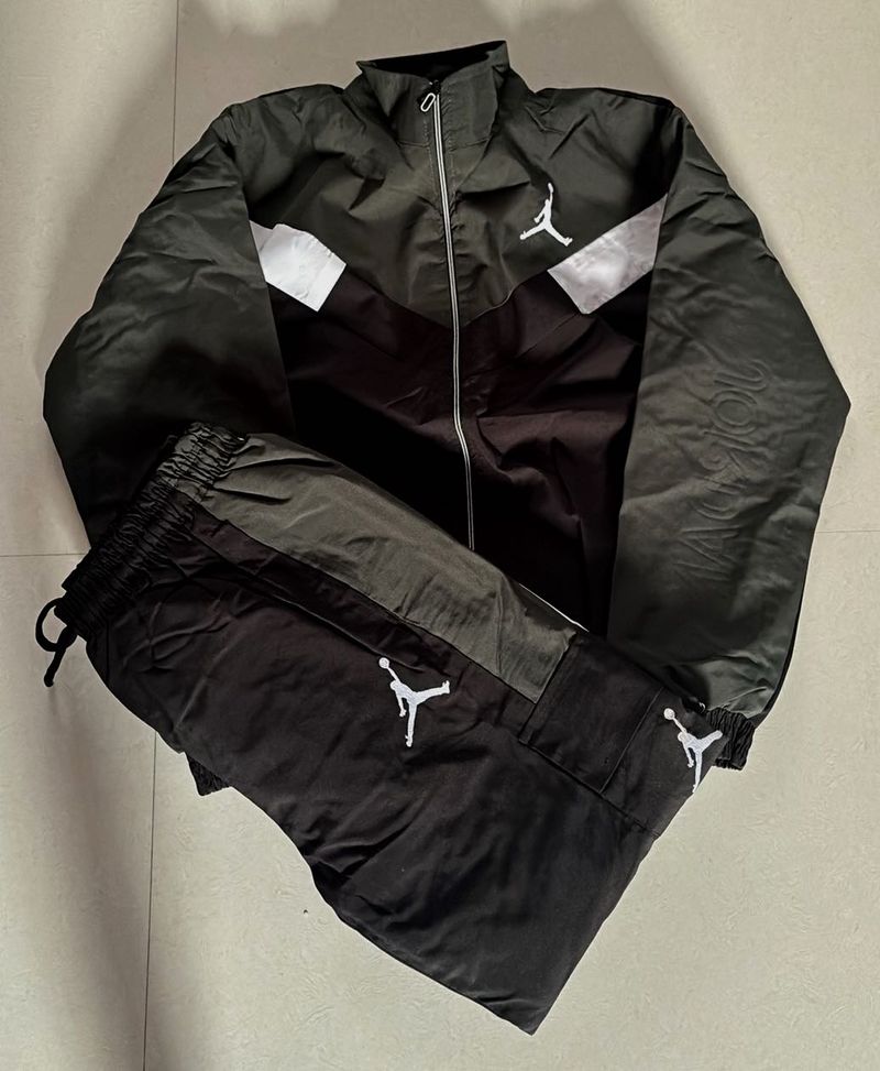 Jordan Tracksuit - Stylish &amp; Sporty