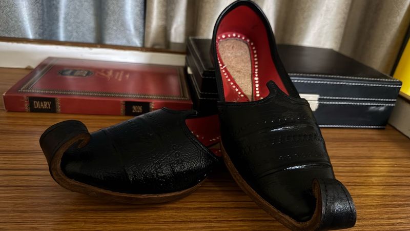 Men's Ethnic Black Juttis