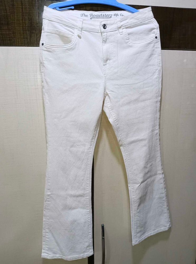 WHITE BELLBOTTOM JEANS