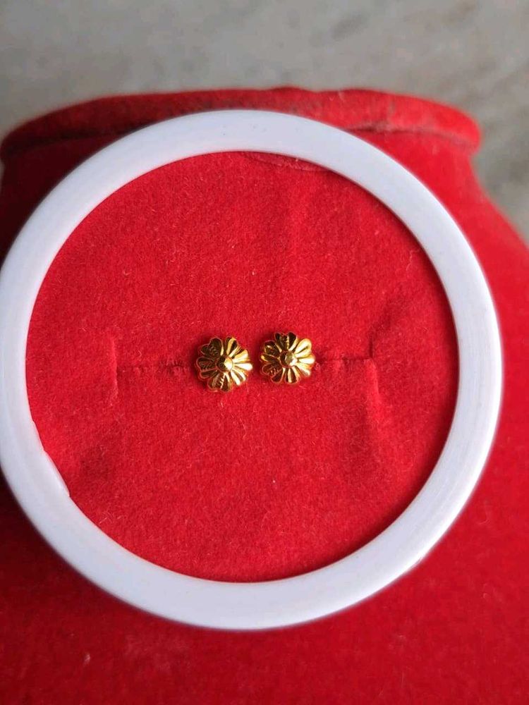 Cute Gold Flower Stud Earrings
