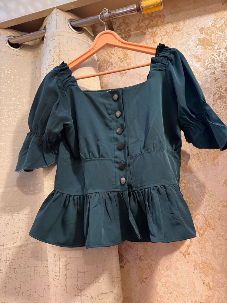 Dark Green Buttoned Top 💚