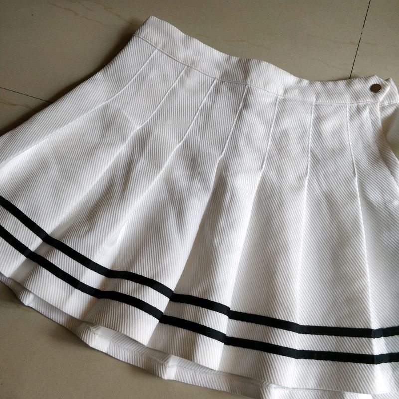 H&amp;M Pleated Skirt 🎾