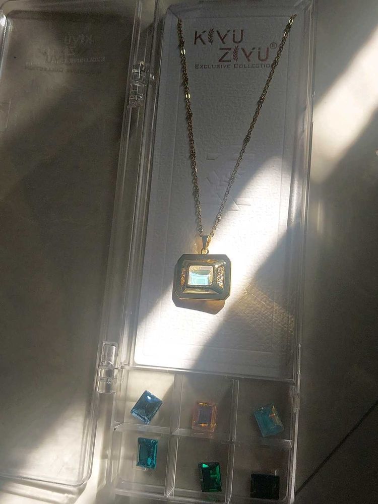 Neckpiece