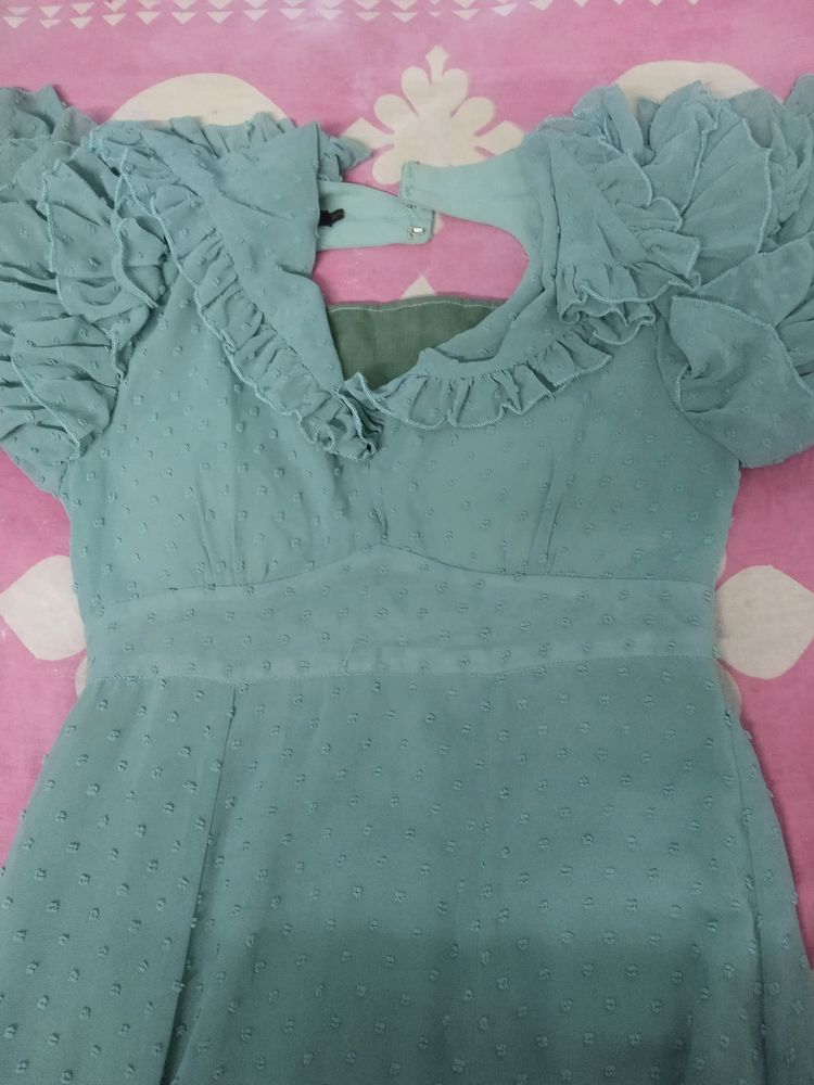 like new dressThis dress quite