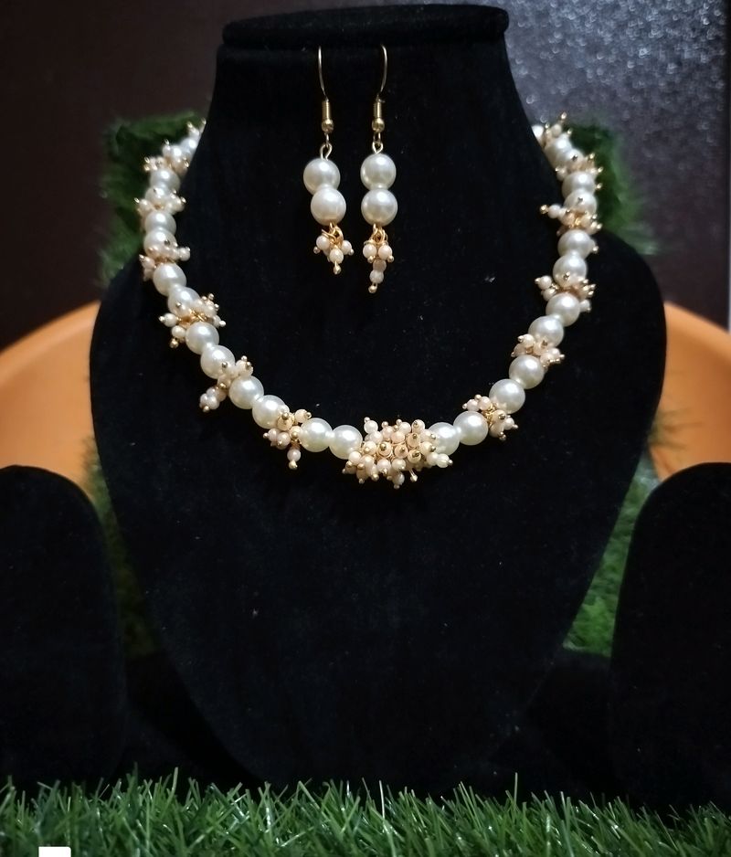 Simple Elegant Royal Look Pearls Necklace With Earrings.   Totally New Piece.