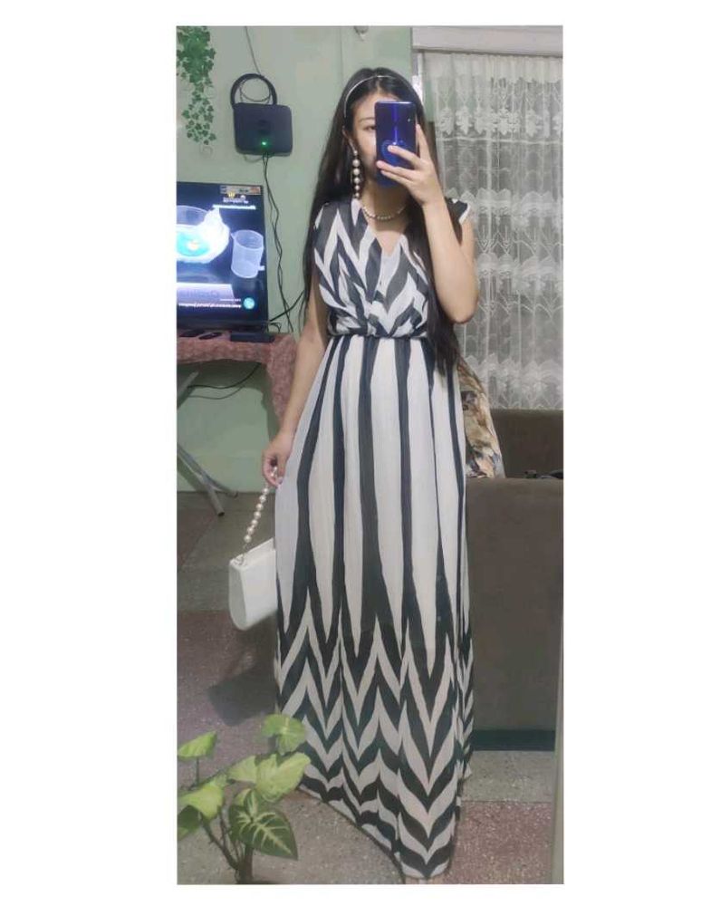 🖤🤍 Gorgeous Black&amp;White Gown 🖤🤍