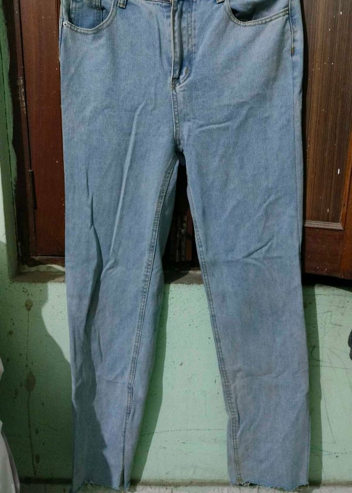 A Straight Fit URBANIC Jeans