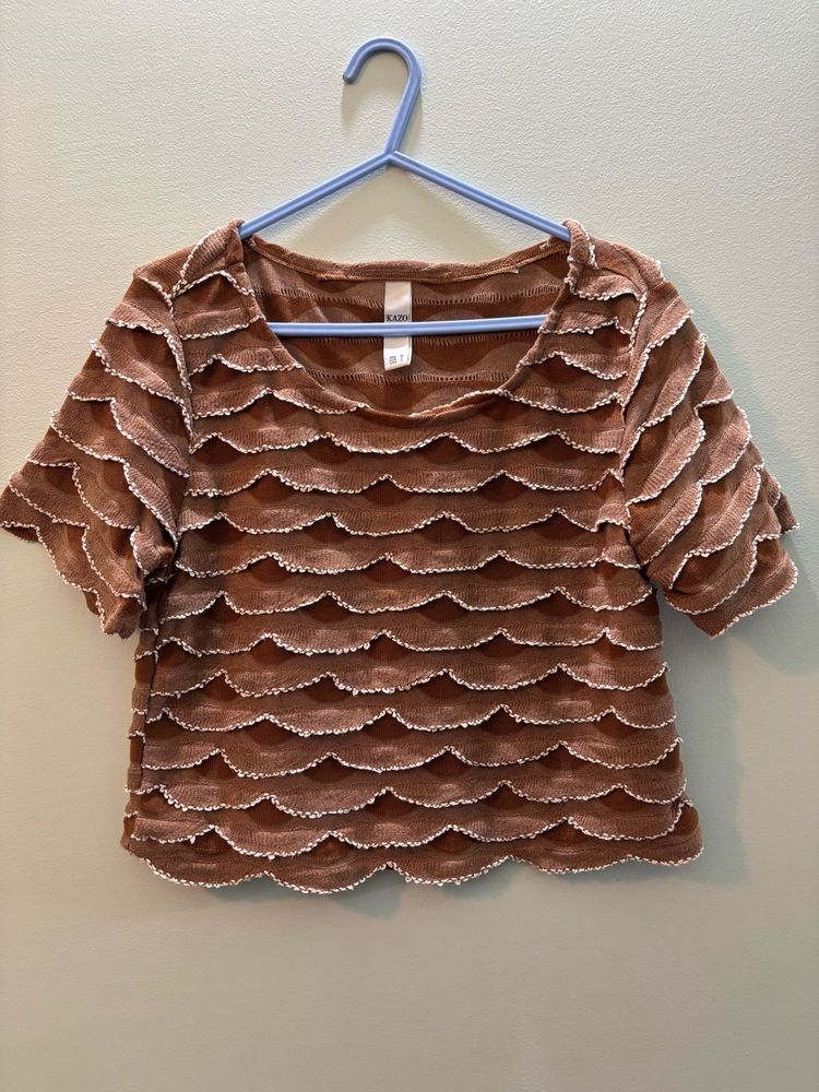 Textured Ruffle Crop Top