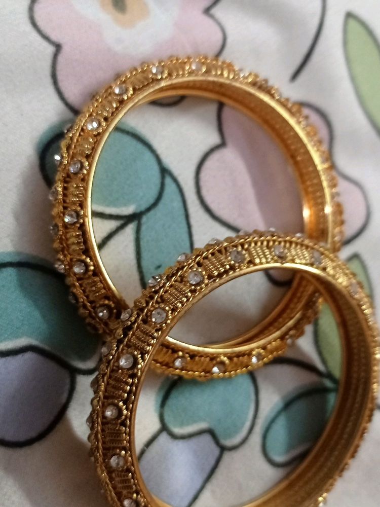 Golden Bangle. 2.8 Size new