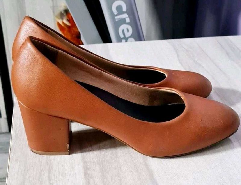 Carlton London Heeled Pumps