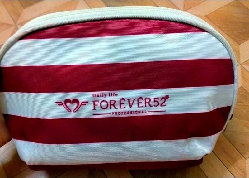 📢OFFER‼️ Forever 52 Makeup Pouch