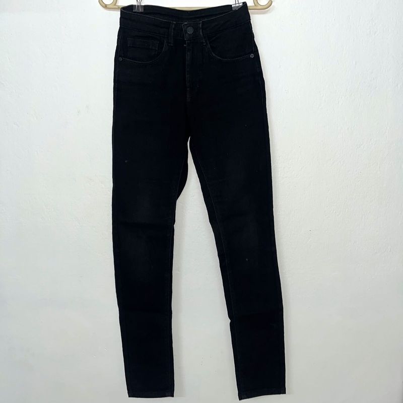 Black High-Waisted Skinny Jeans