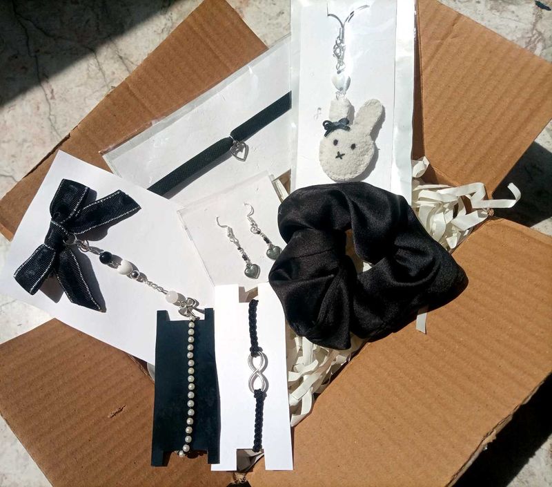 &#34;Black Hamper&#34; For Girls 🖤✨